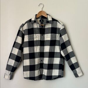 H&M Men’s Black and White Flannel Button-Up Shirt Size Small